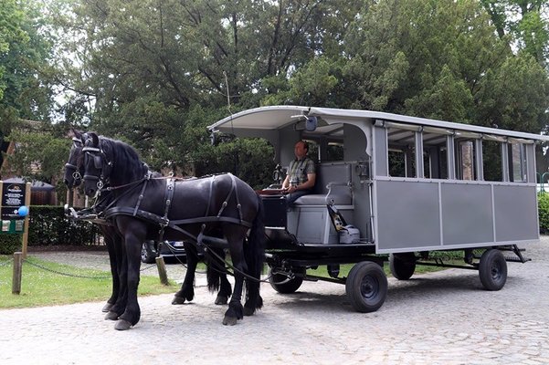 Ontspanning Toeristische huifkartochten west vlaanderen .