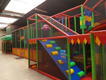 Uhoo binnenspeeltuin, laser game, arena,
diso