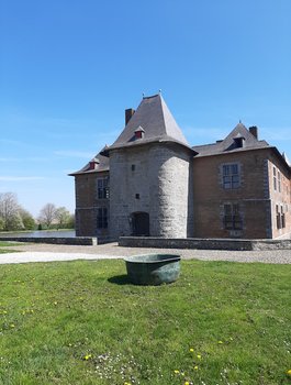 Loisirs Visite guidée Donjon Médiéval promenade autour Château Fernelmont