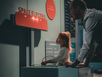 Reis door de ruimte in onze expo
